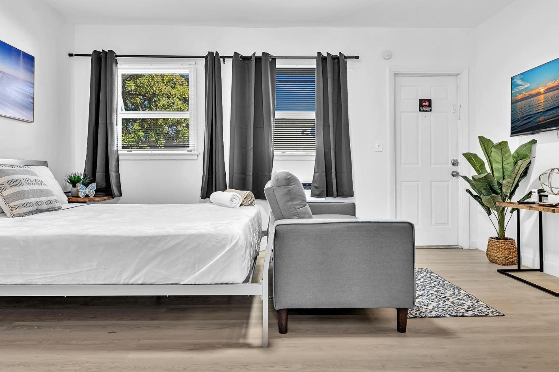 Young Circle & Hollywood Blvd Posh Studio Suite Екстериор снимка