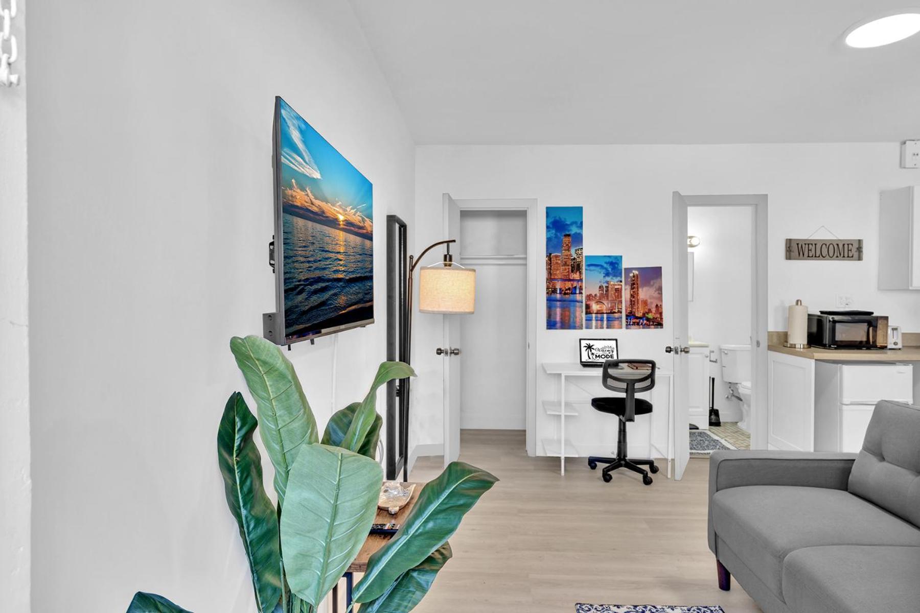 Young Circle & Hollywood Blvd Posh Studio Suite Екстериор снимка