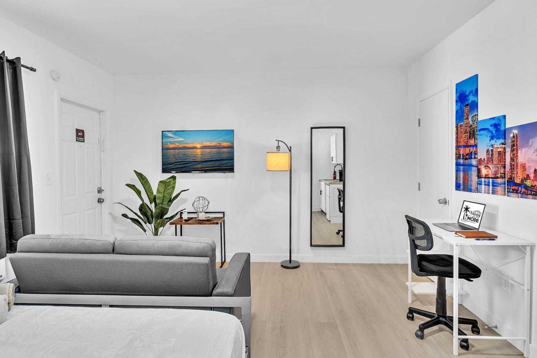 Young Circle & Hollywood Blvd Posh Studio Suite Екстериор снимка