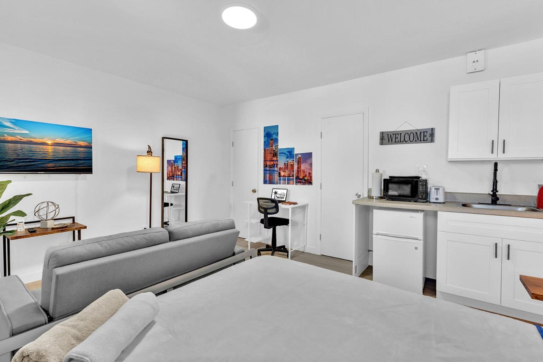 Young Circle & Hollywood Blvd Posh Studio Suite Екстериор снимка